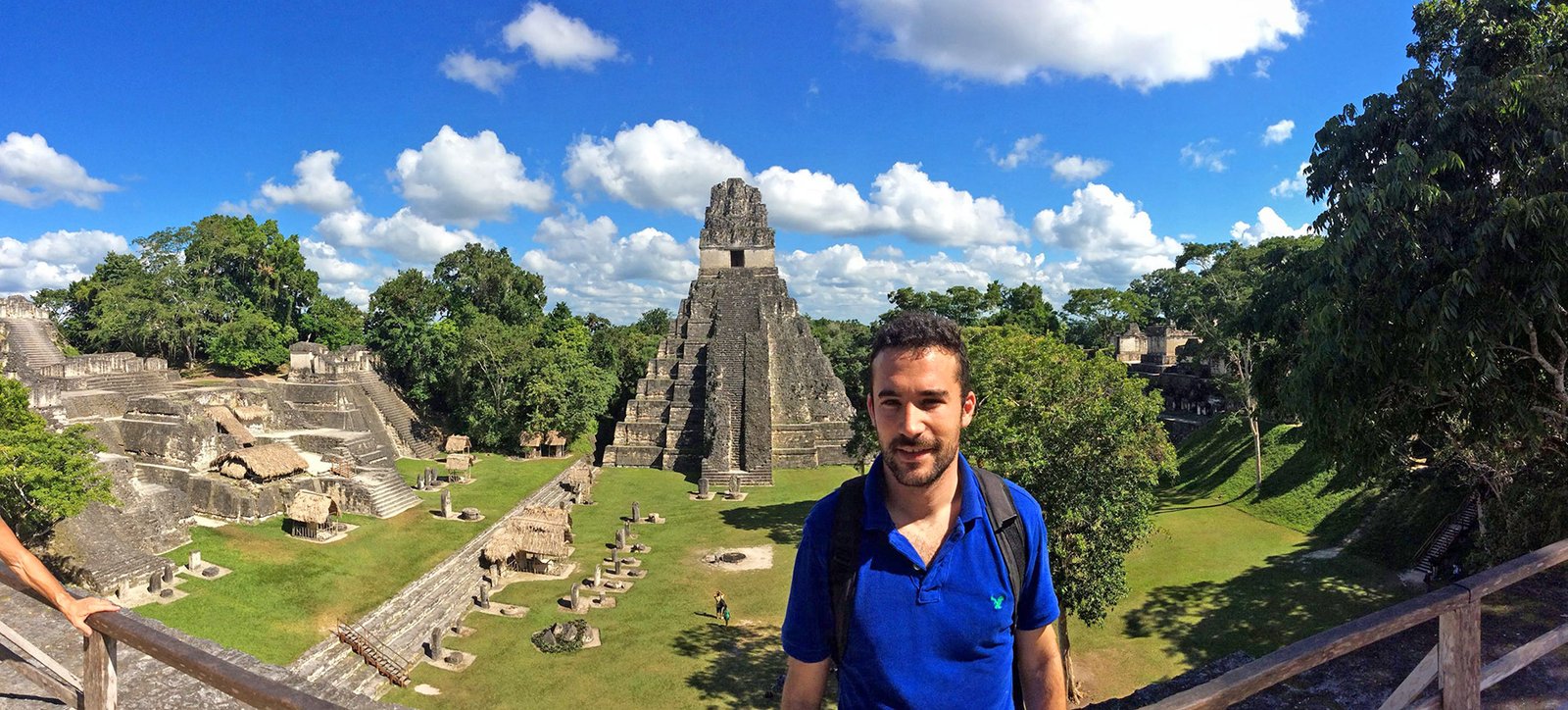 Oscar Mussons visitando Tikal, Guatemala