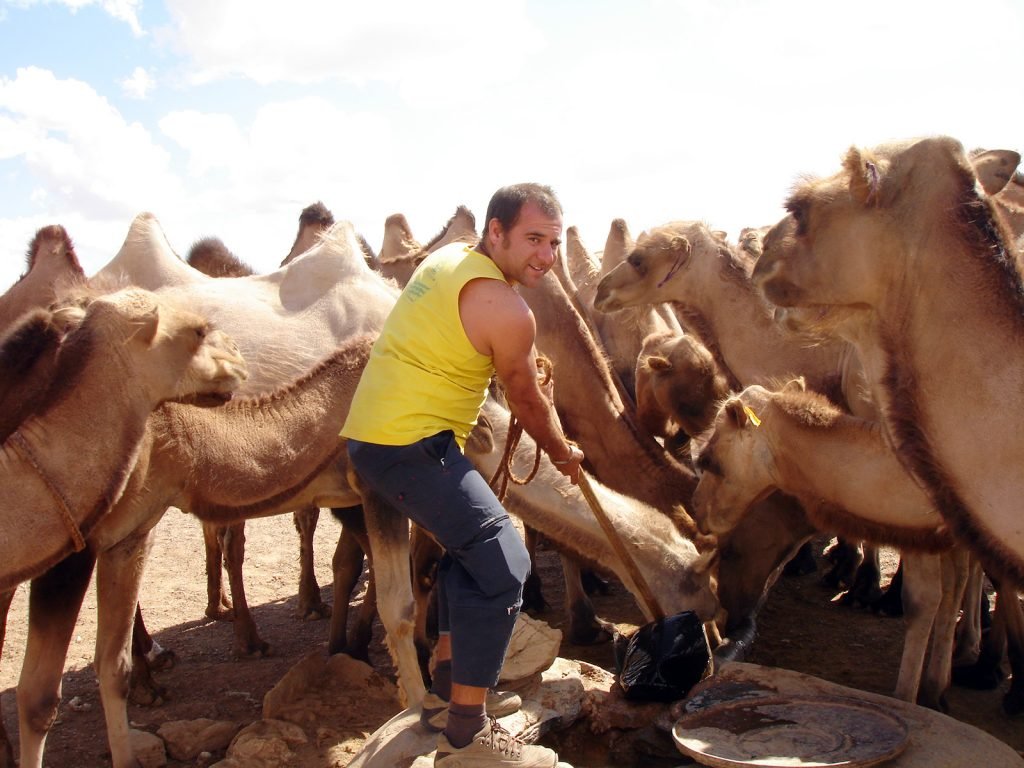 Carlos Useros en el desierto del Gobi, Mongolia