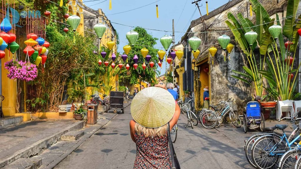 viajera en Hoi An, viaje a Vietnam