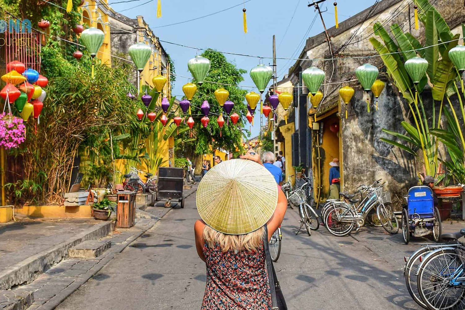 viajera en Hoi An, viaje a Vietnam