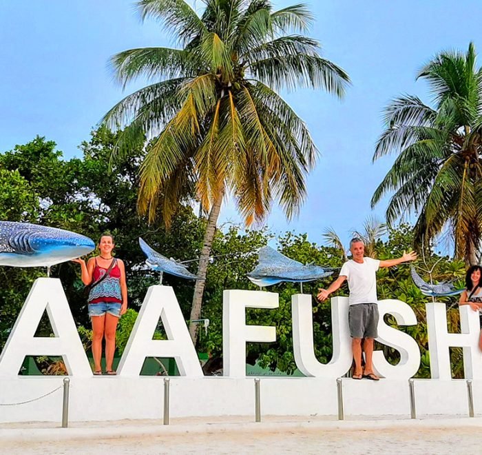viajeros en Maafushi, Maldivas