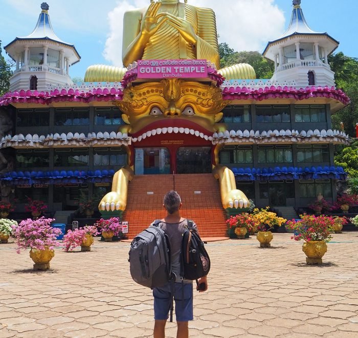 mochilero en el Golden Temple, Sri Lanka