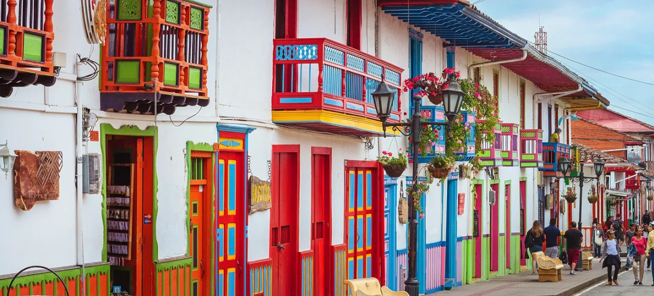 calles de colores en Salento. Viaje a Colombia