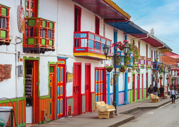 calles de colores en Salento. Viaje a Colombia