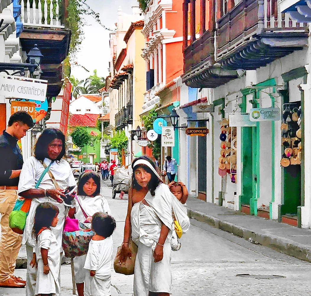 familia indígena en Cartagena de Indias, Colombia